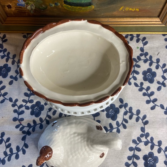 Vintage ceramic hen on a nest white and brown - Picture 5 of 6